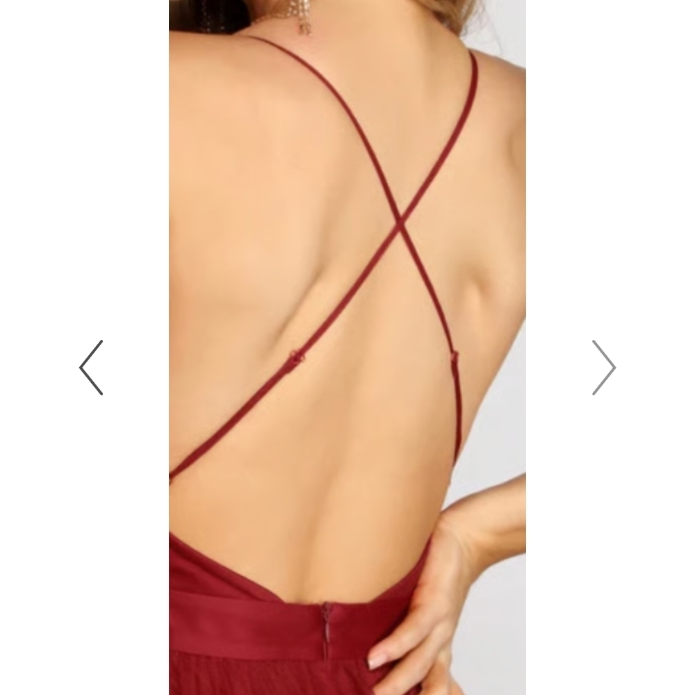 Elegant Red Gown - Picture 3 of 15